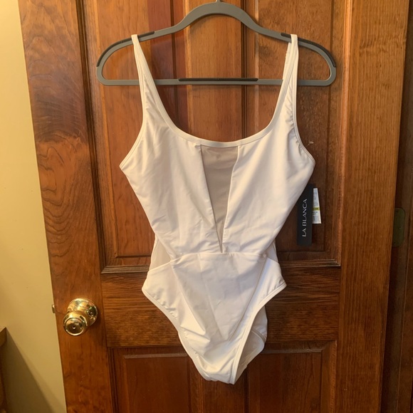 LA BLANCA NEW WITH TAGS one piece WHITE swimsuit. Size 14 VERY CLASSY.